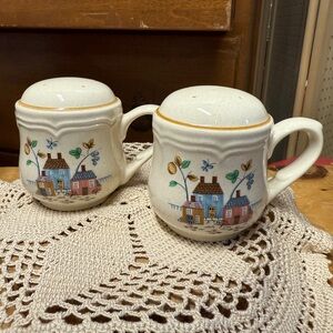 International Heartland vintage salt and pepper shakers